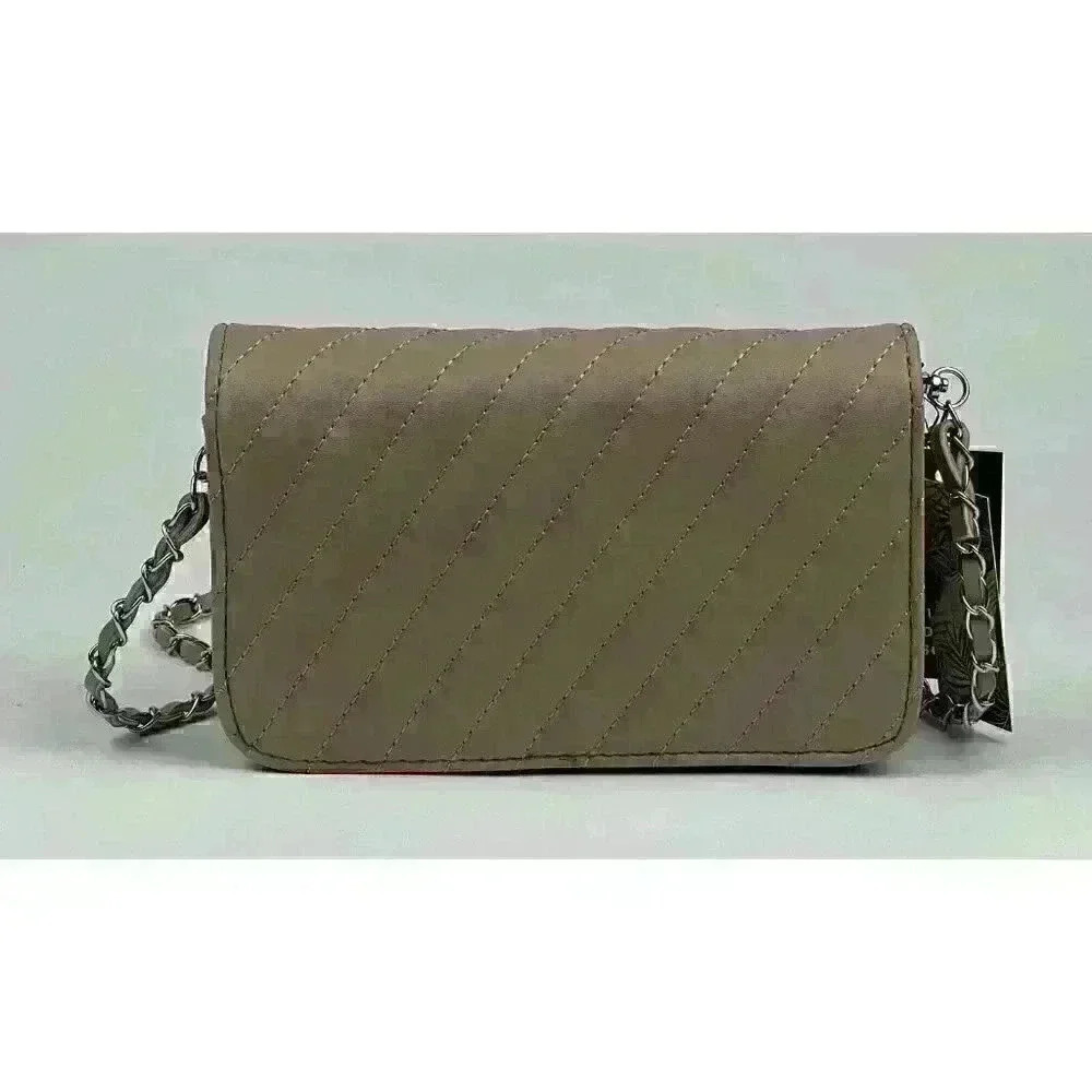 NEW! Badgley Mischka Women’s Studio Quilted Crossbody w/ Round Logo Bag NWT $69 - Picture 2 of 6